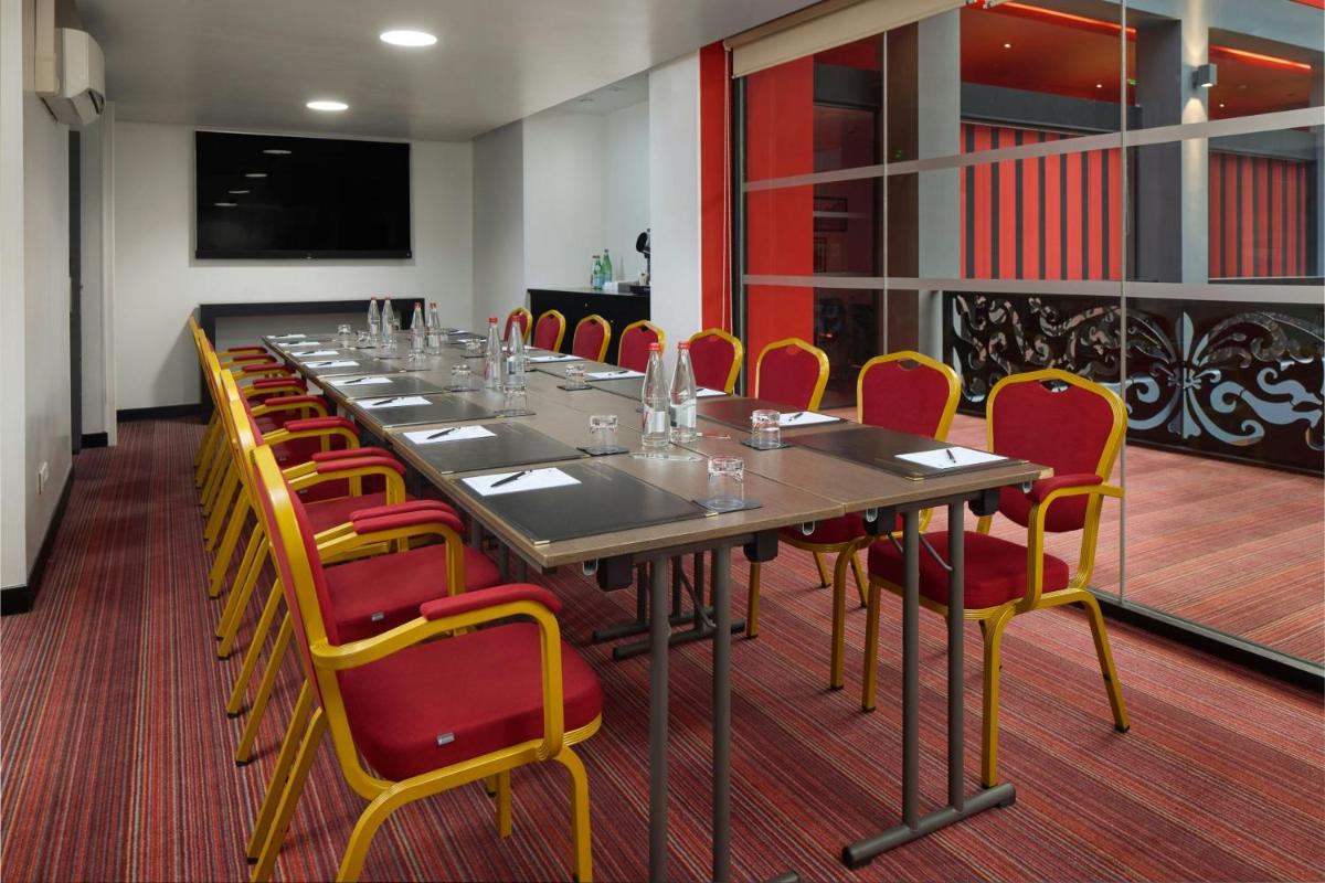 Hôtel de Bourgtheroulde, Autograph Collection