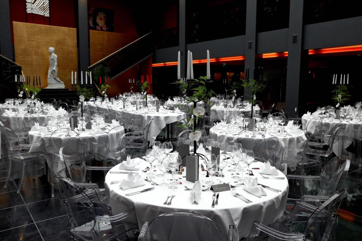 Hôtel de Bourgtheroulde, Autograph Collection