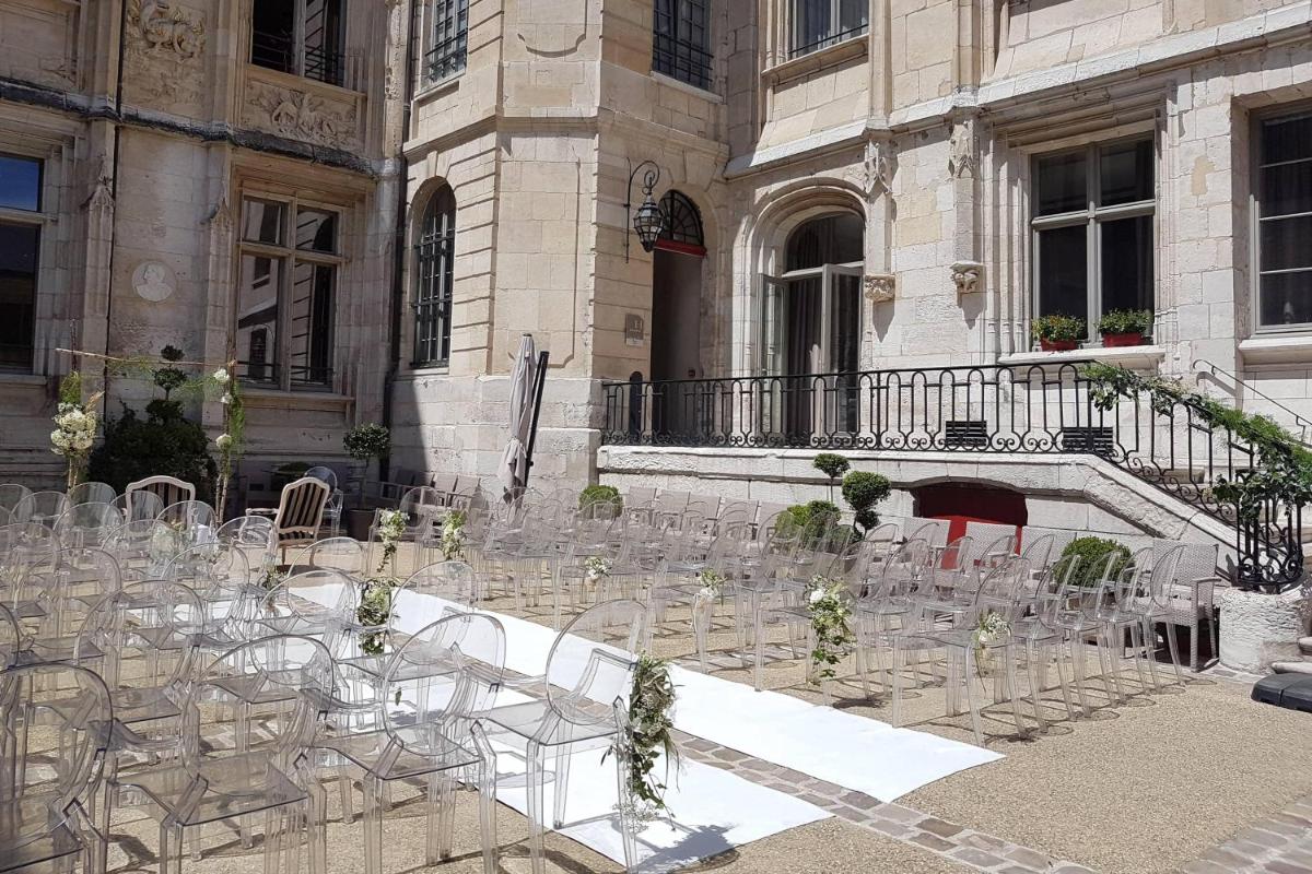 Hôtel de Bourgtheroulde, Autograph Collection