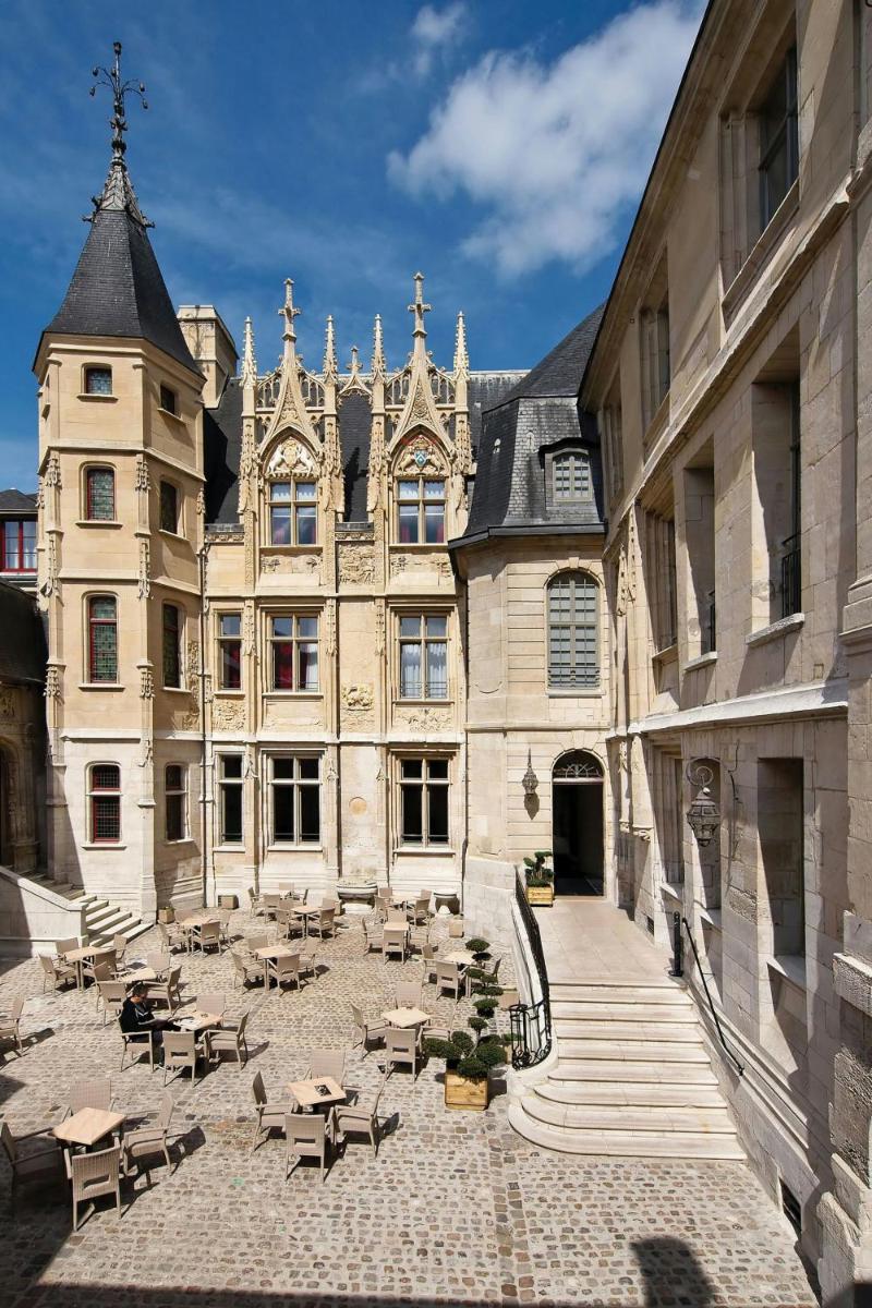 Hôtel de Bourgtheroulde, Autograph Collection