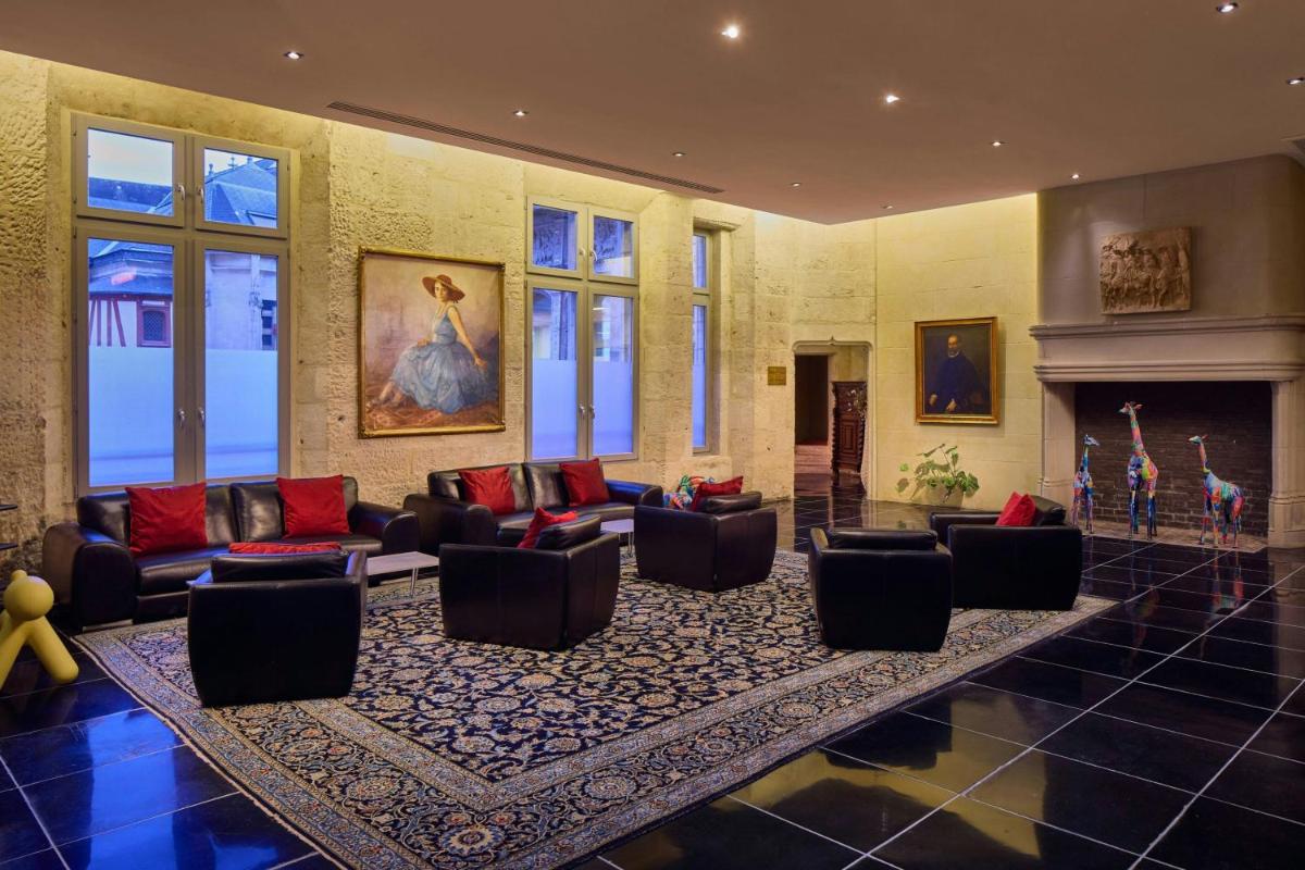 Hôtel de Bourgtheroulde, Autograph Collection