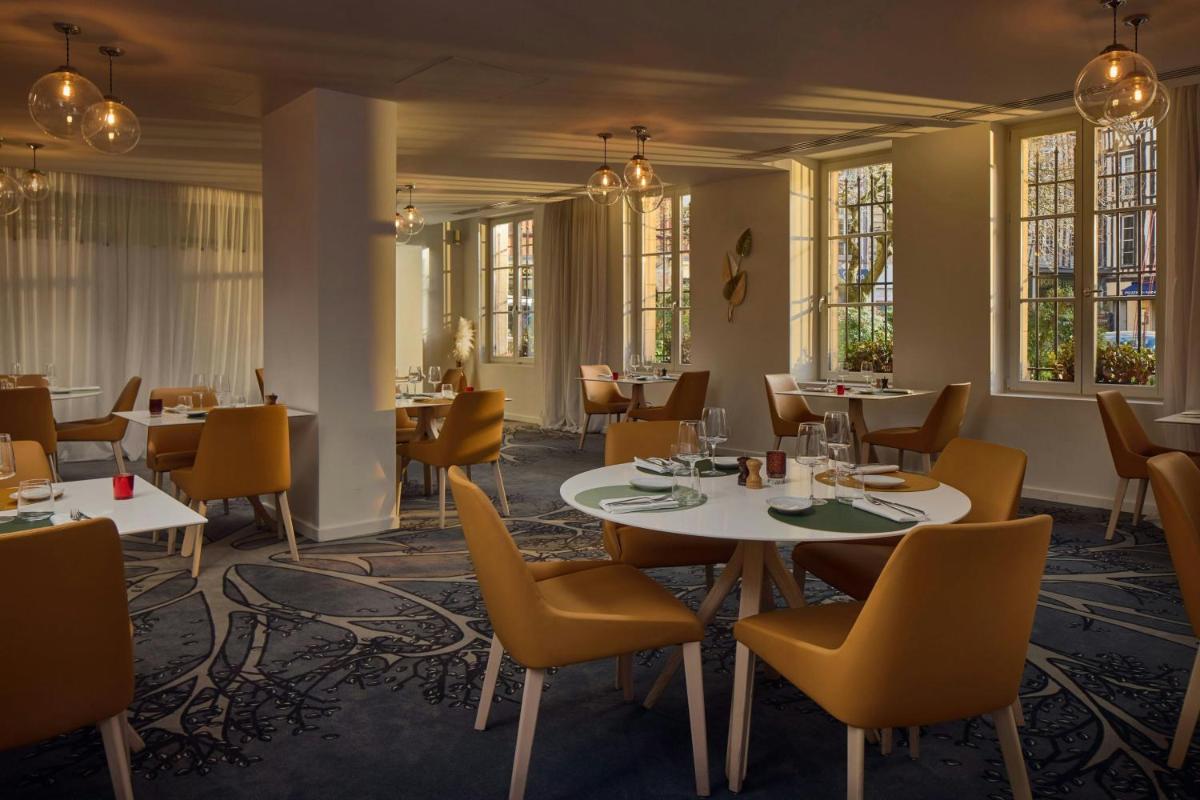 Hôtel de Bourgtheroulde, Autograph Collection