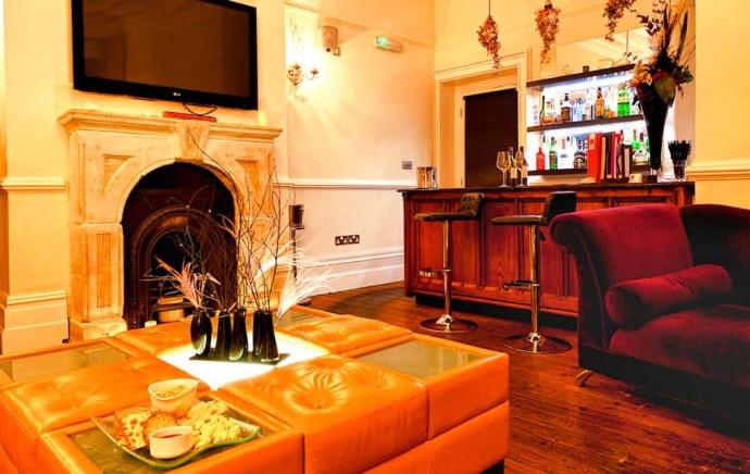 Space Boutique B&B - with Free private car park