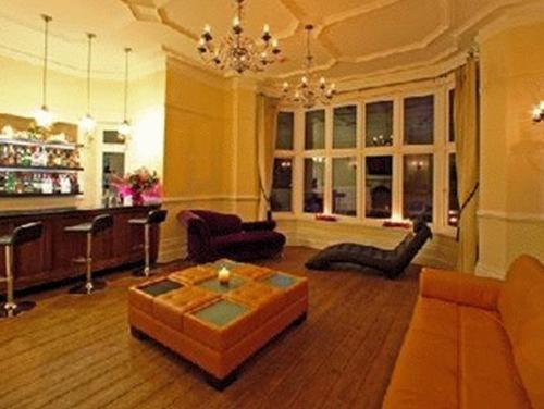 Space Boutique B&B - with Free private car park