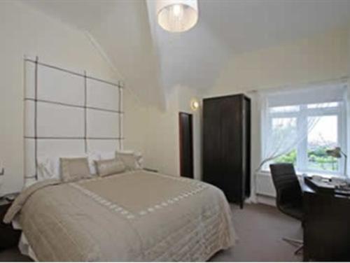 Space Boutique B&B - with Free private car park