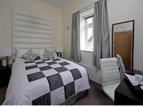 Space Boutique B&B - with Free private car park