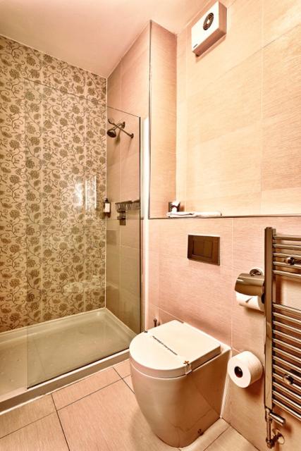 Space Boutique B&B - with Free private car park