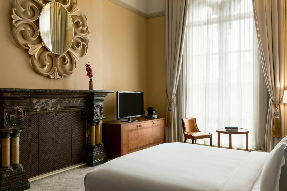 St Pancras London, Autograph Collection