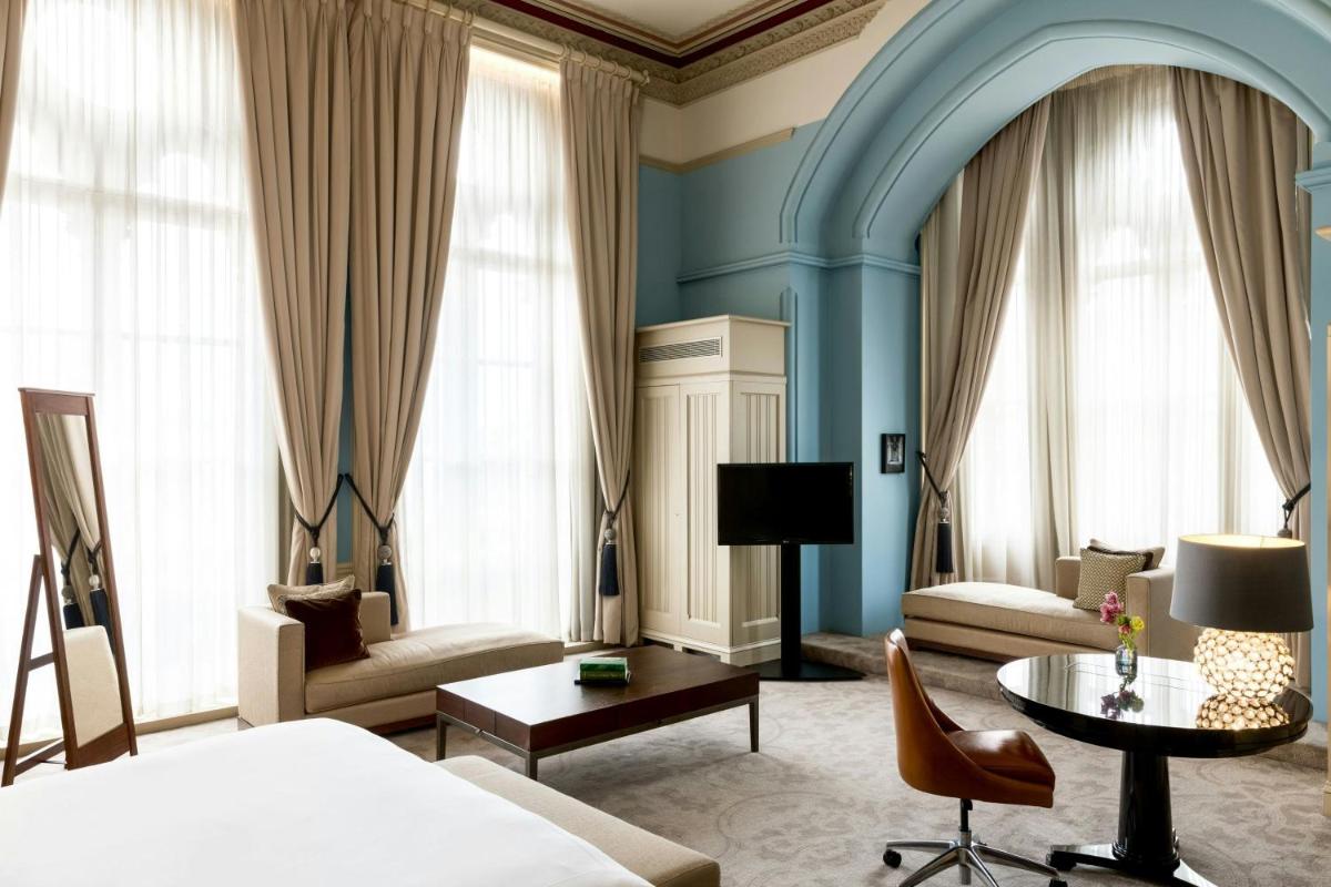 St Pancras London, Autograph Collection