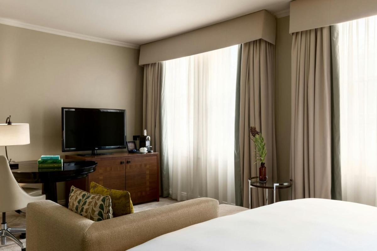 St Pancras London, Autograph Collection