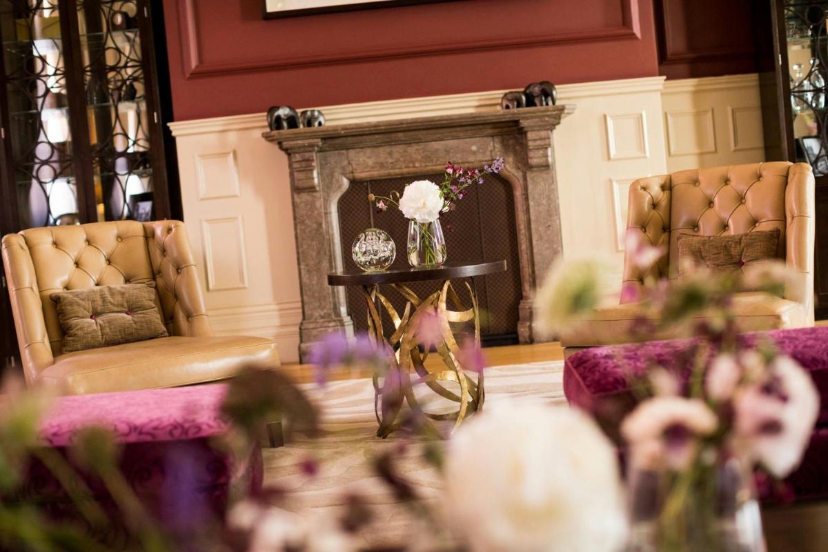 St Pancras London, Autograph Collection