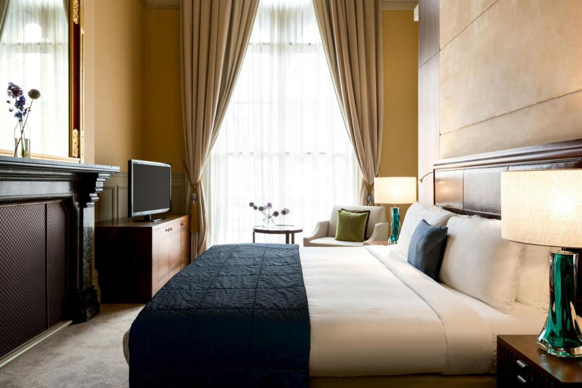 St Pancras London, Autograph Collection