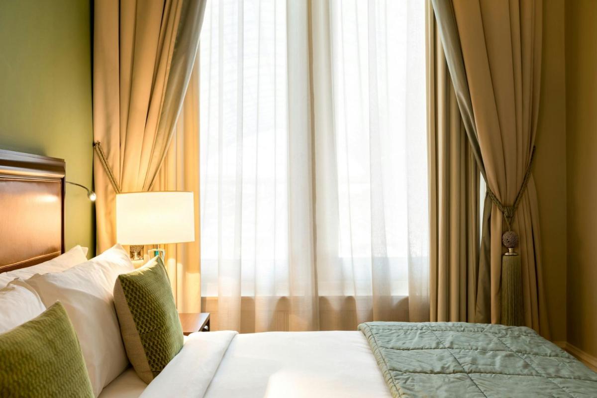 St Pancras London, Autograph Collection