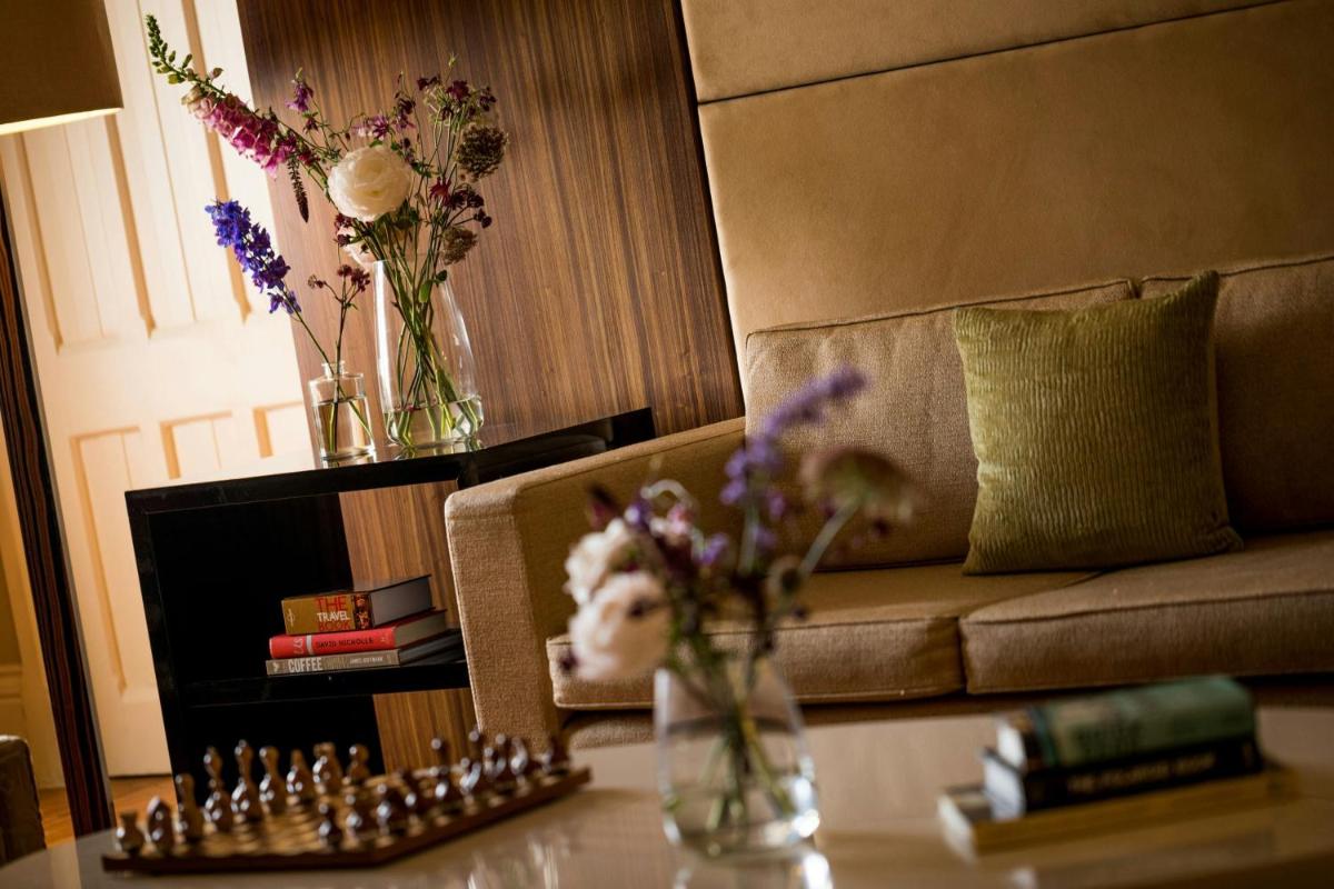 St Pancras London, Autograph Collection