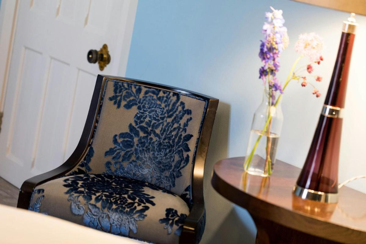 St Pancras London, Autograph Collection