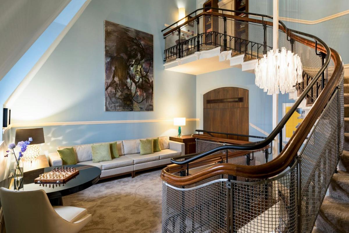 St Pancras London, Autograph Collection