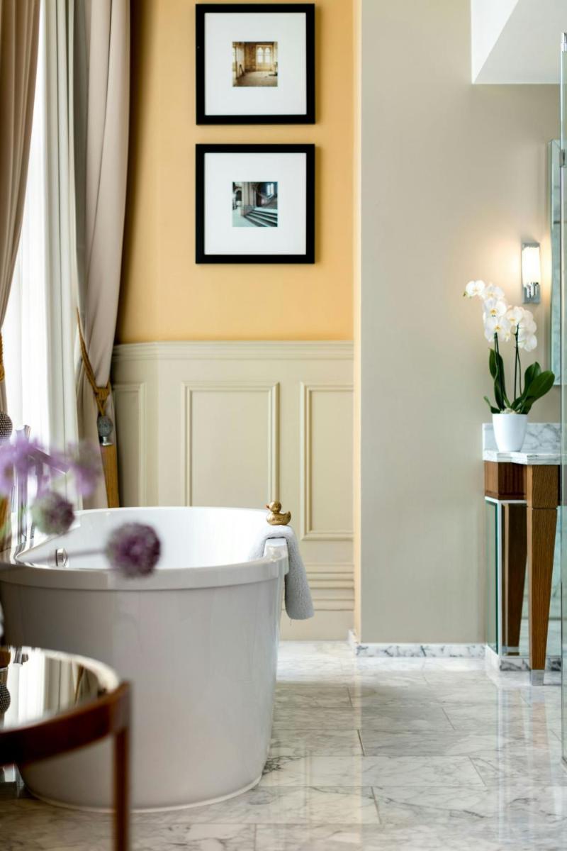 St Pancras London, Autograph Collection