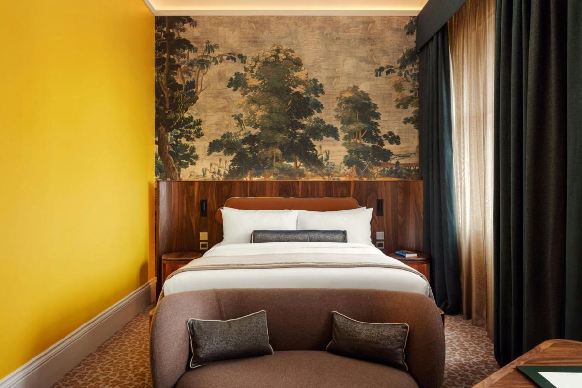 St Pancras London, Autograph Collection