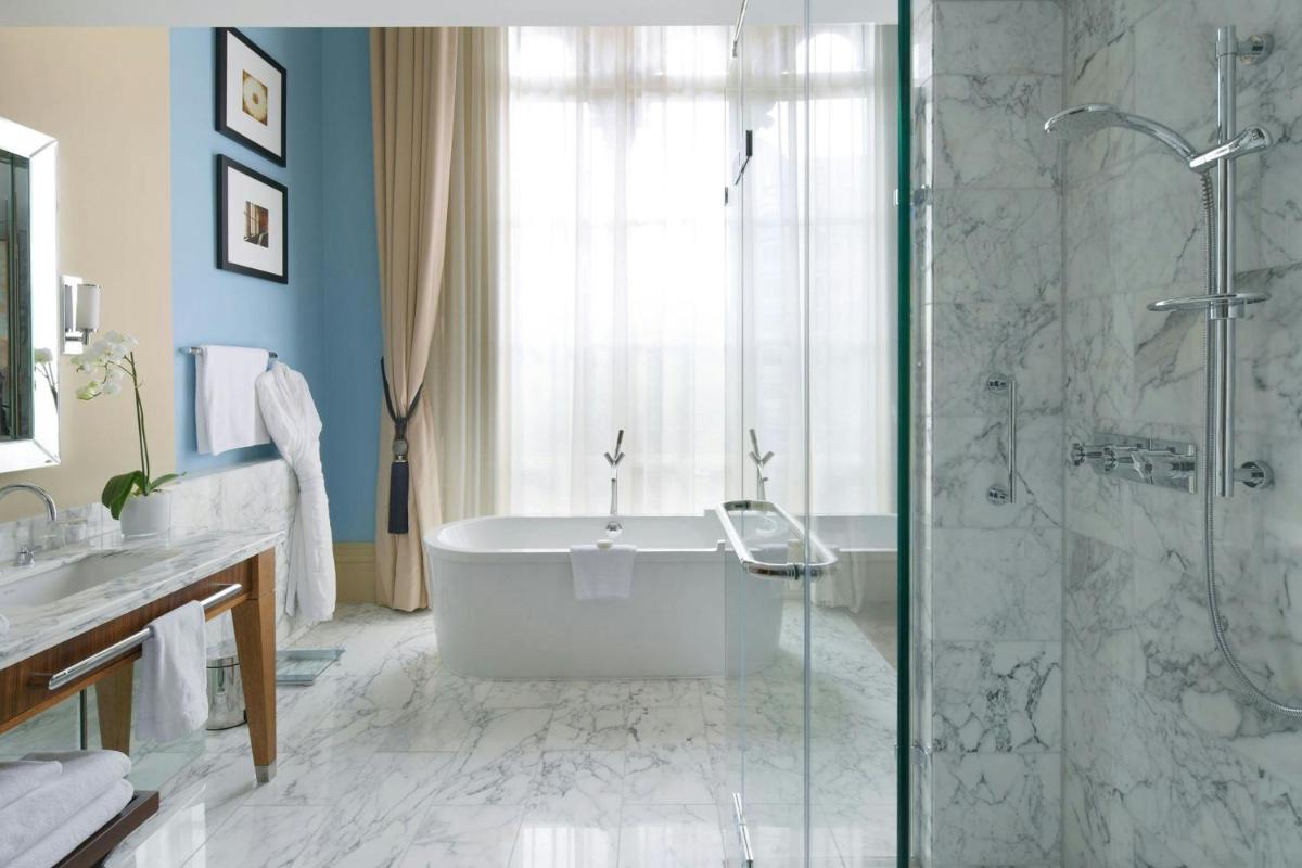 St Pancras London, Autograph Collection