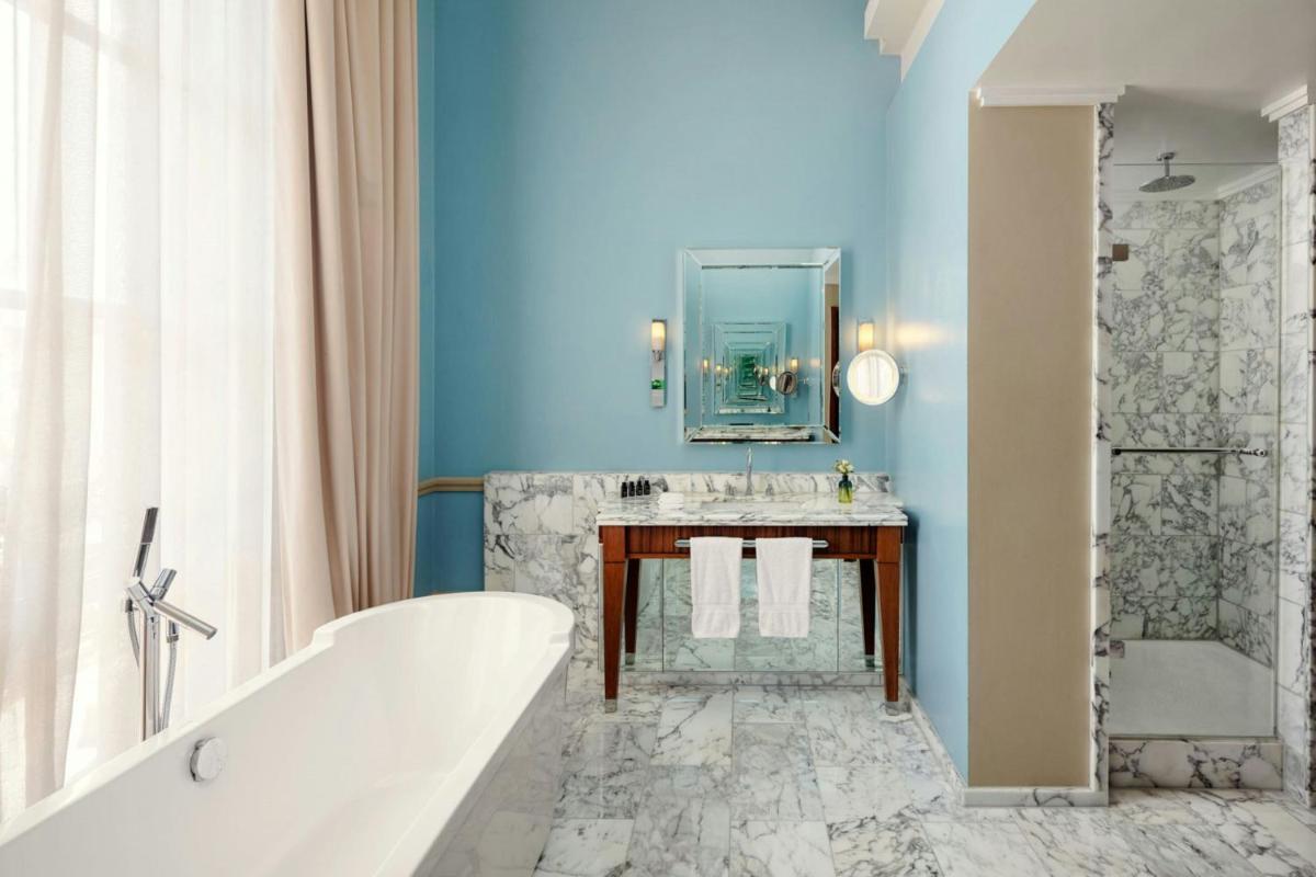 St Pancras London, Autograph Collection