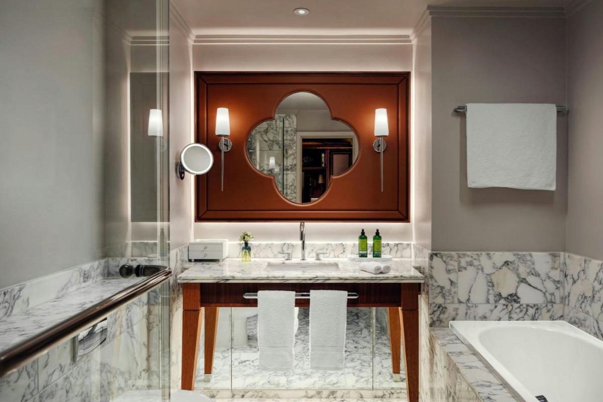 St Pancras London, Autograph Collection