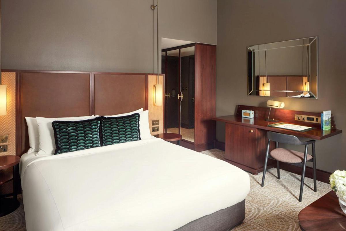 St Pancras London, Autograph Collection