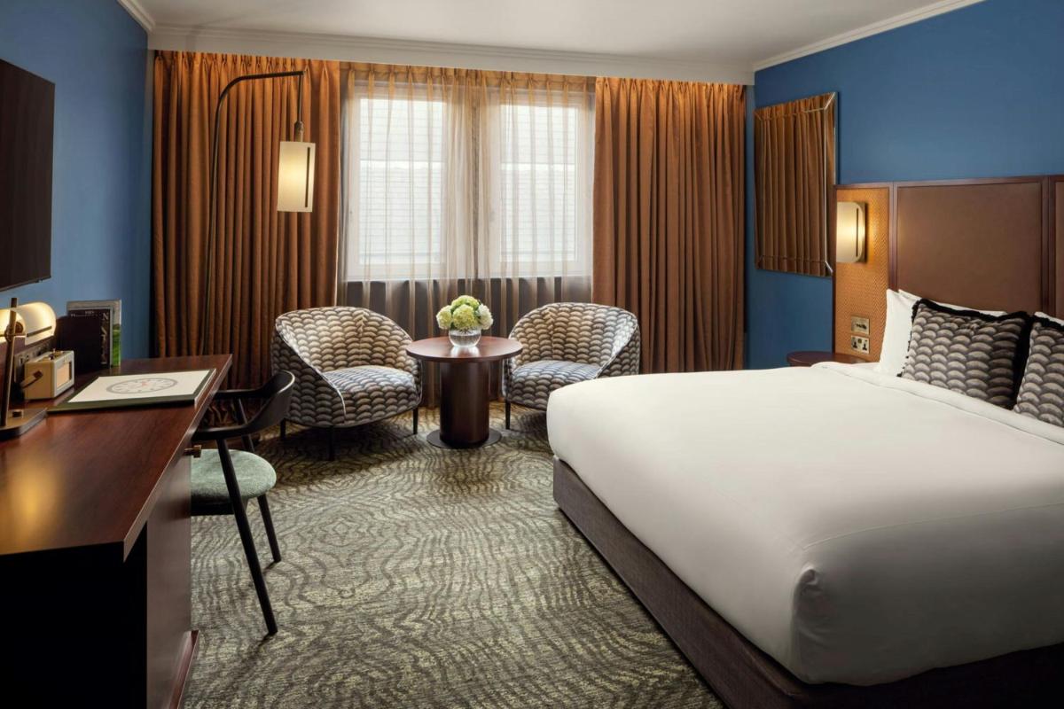 St Pancras London, Autograph Collection