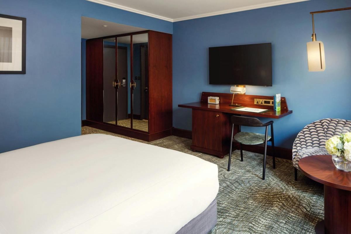 St Pancras London, Autograph Collection