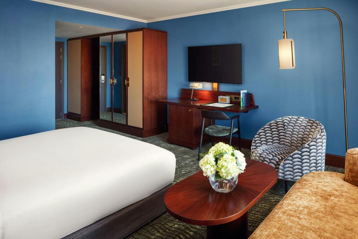 St Pancras London, Autograph Collection