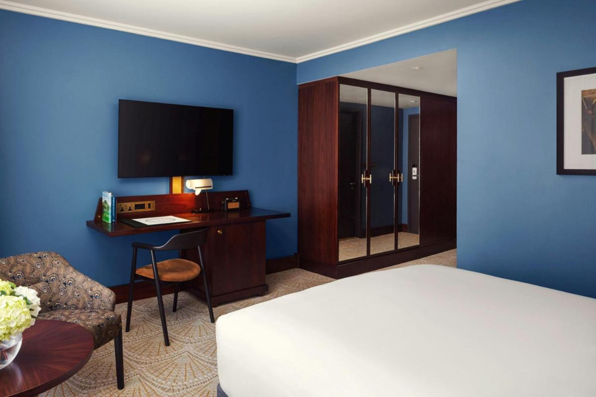 St Pancras London, Autograph Collection