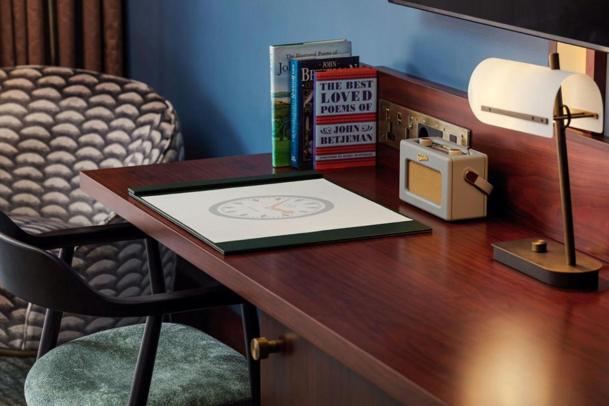 St Pancras London, Autograph Collection