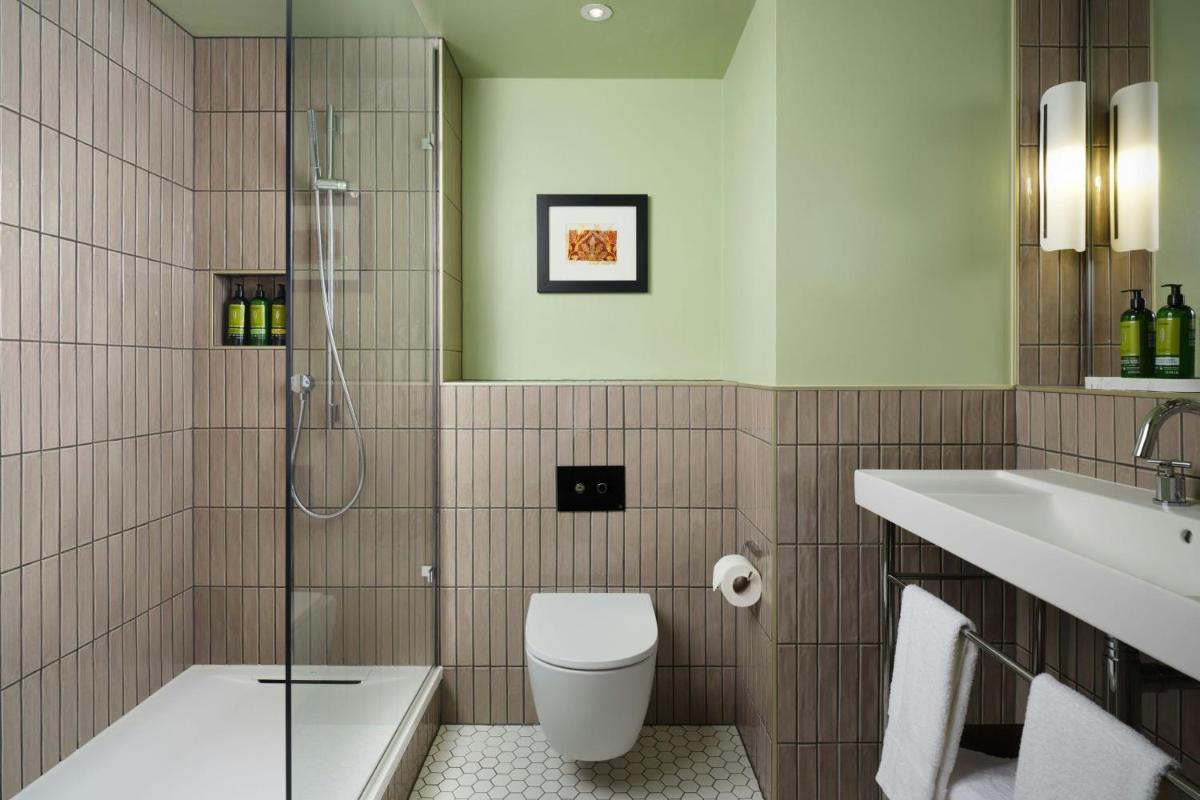 St Pancras London, Autograph Collection