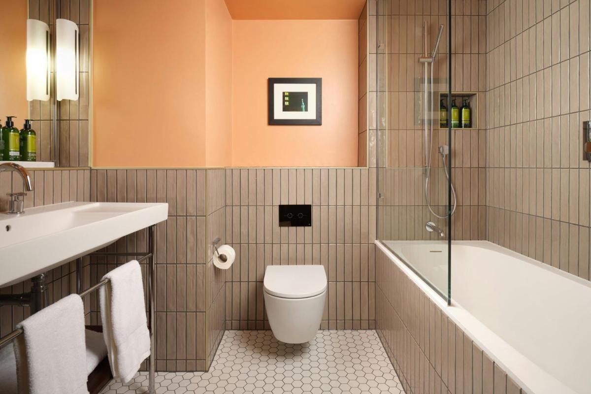 St Pancras London, Autograph Collection