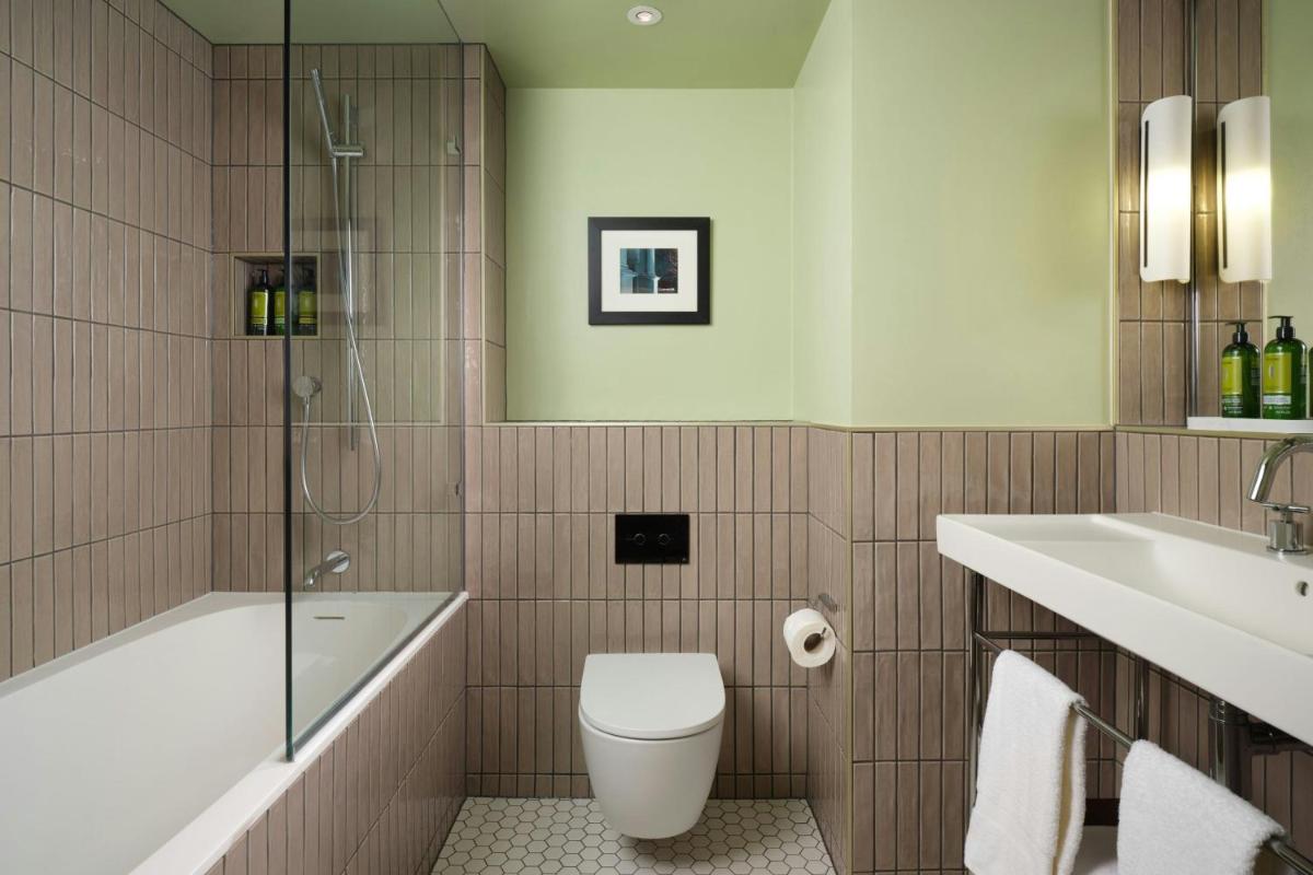 St Pancras London, Autograph Collection