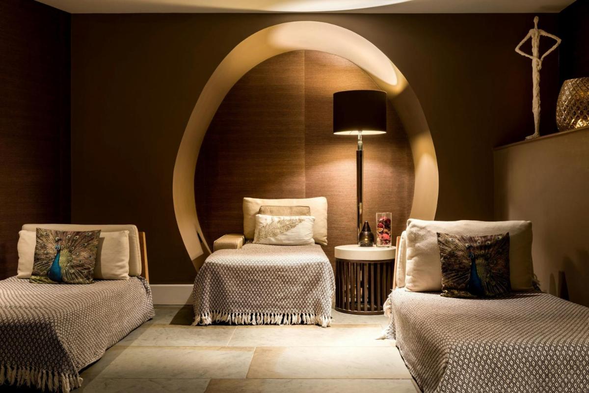 St Pancras London, Autograph Collection