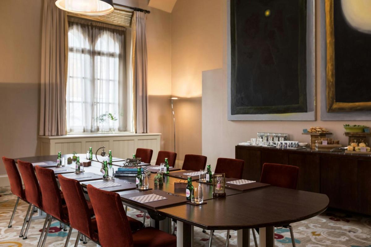 St Pancras London, Autograph Collection