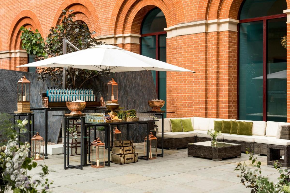 St Pancras London, Autograph Collection