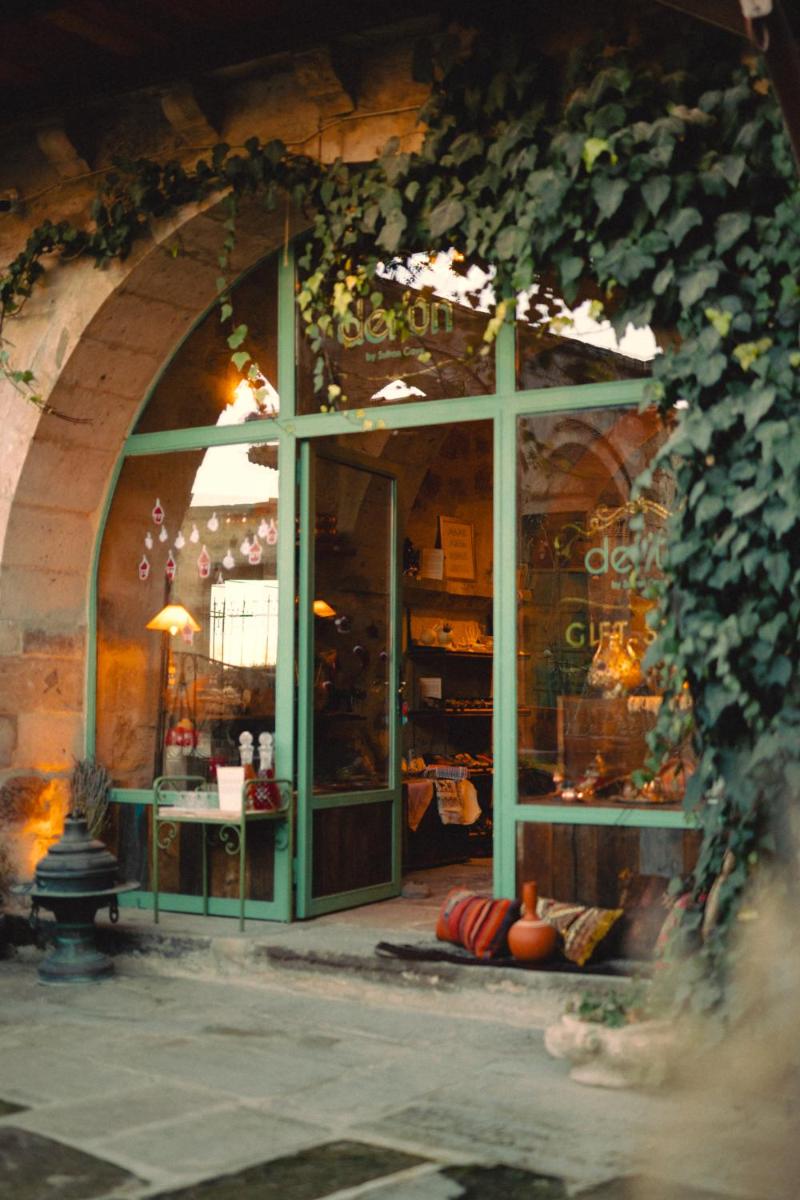 Sultan Cave Suites