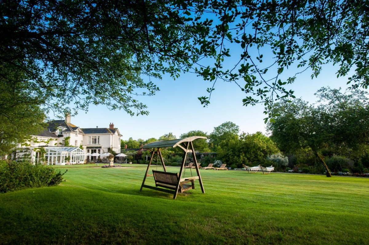Summer Lodge Country House Hotel