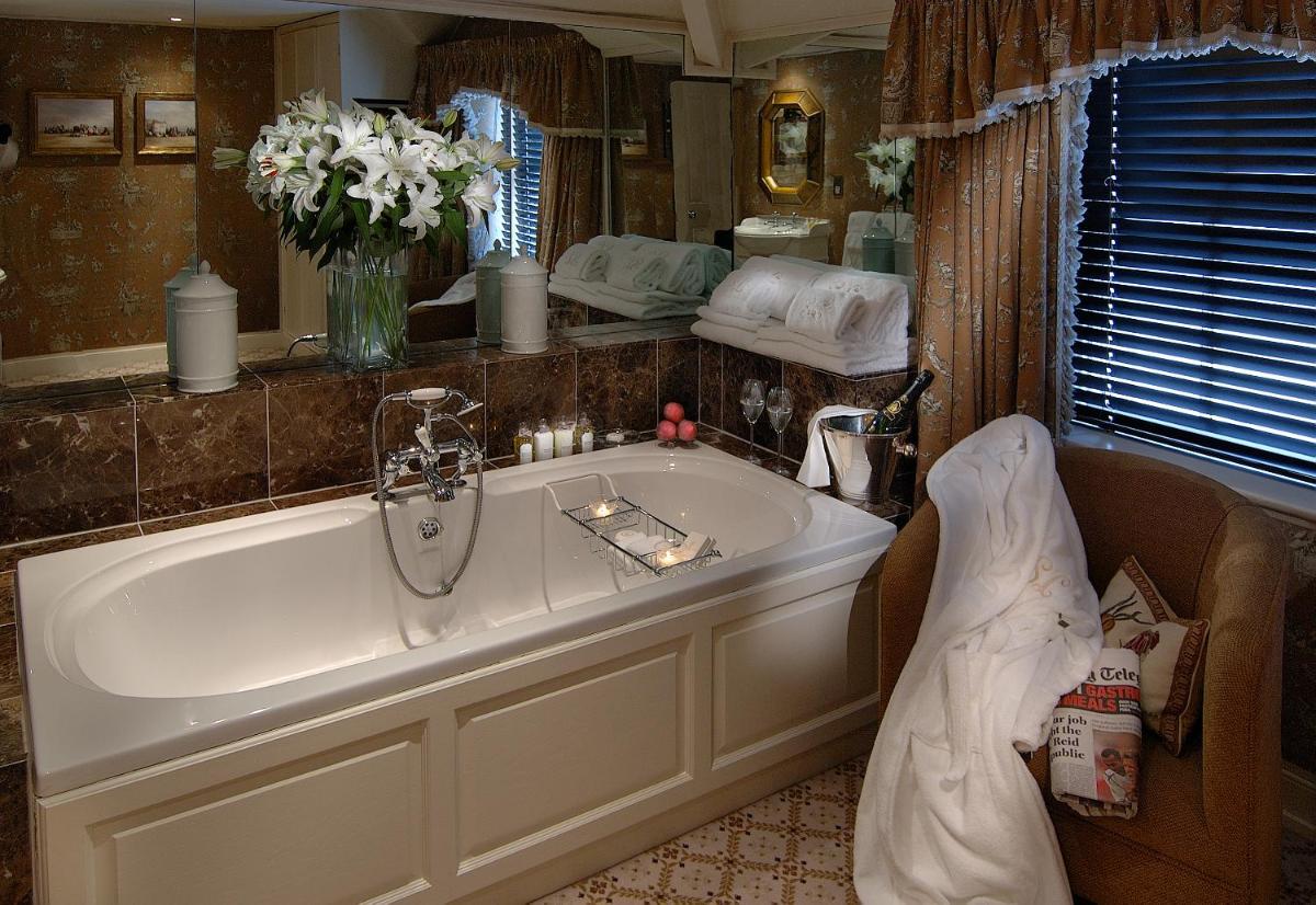 Summer Lodge Country House Hotel