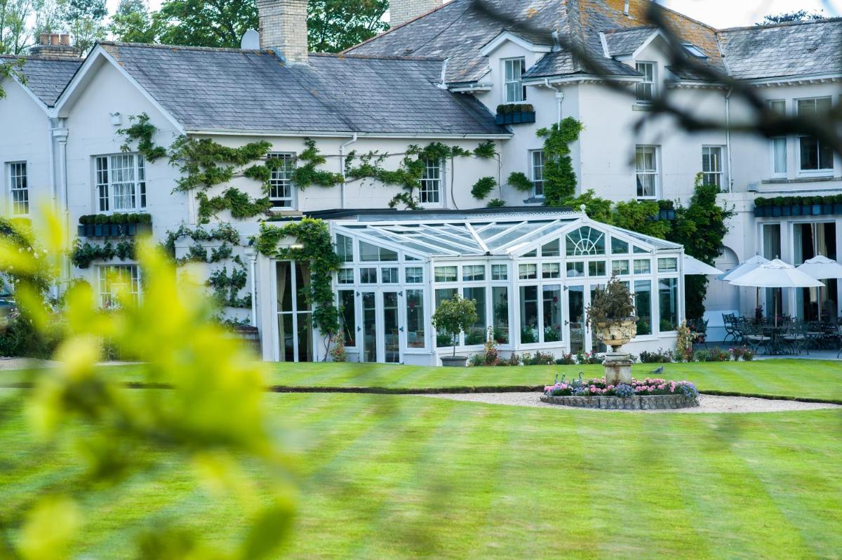 Summer Lodge Country House Hotel