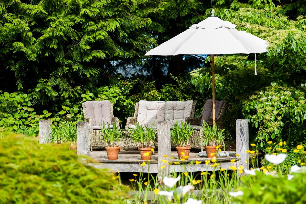 Summer Lodge Country House Hotel