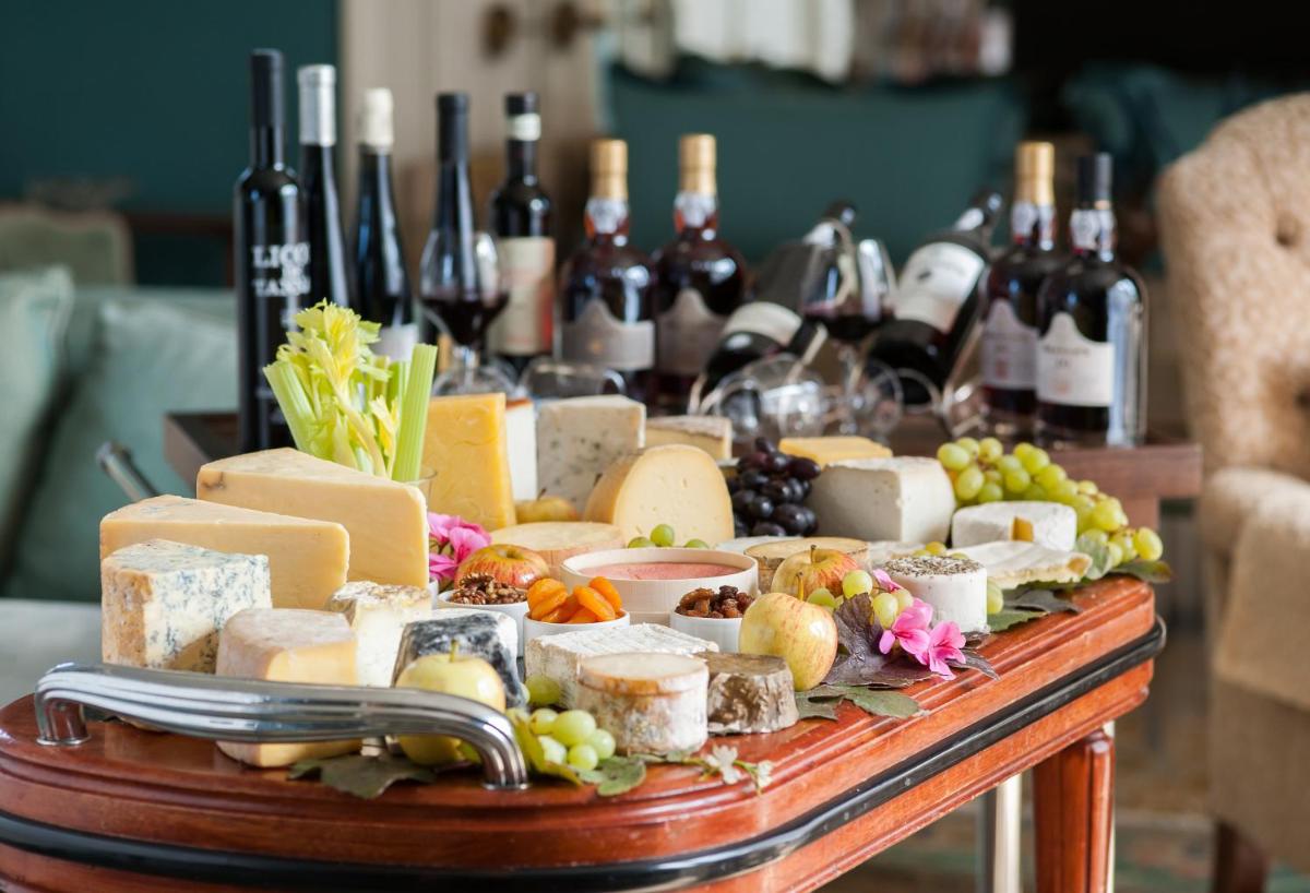 Summer Lodge Country House Hotel