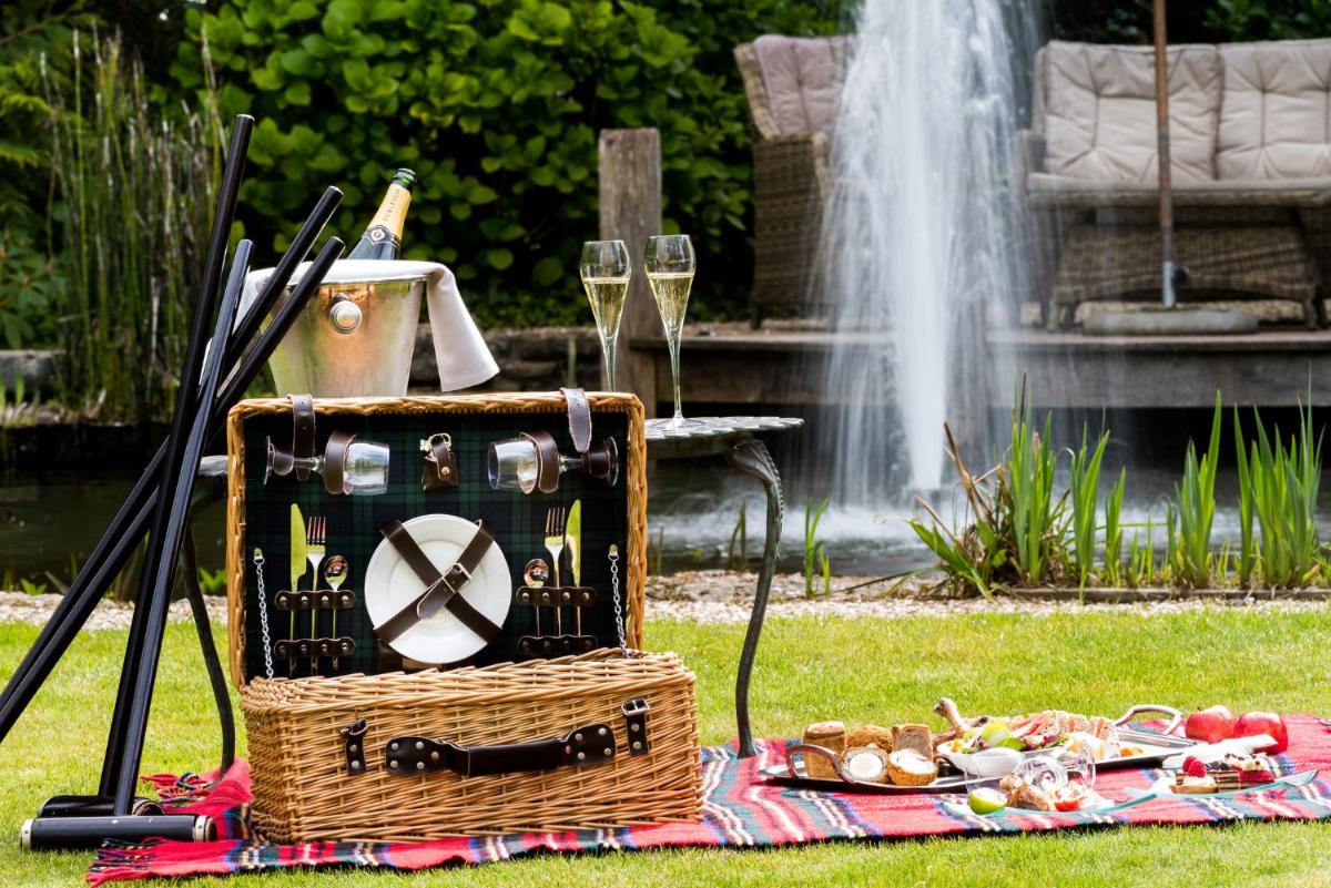 Summer Lodge Country House Hotel