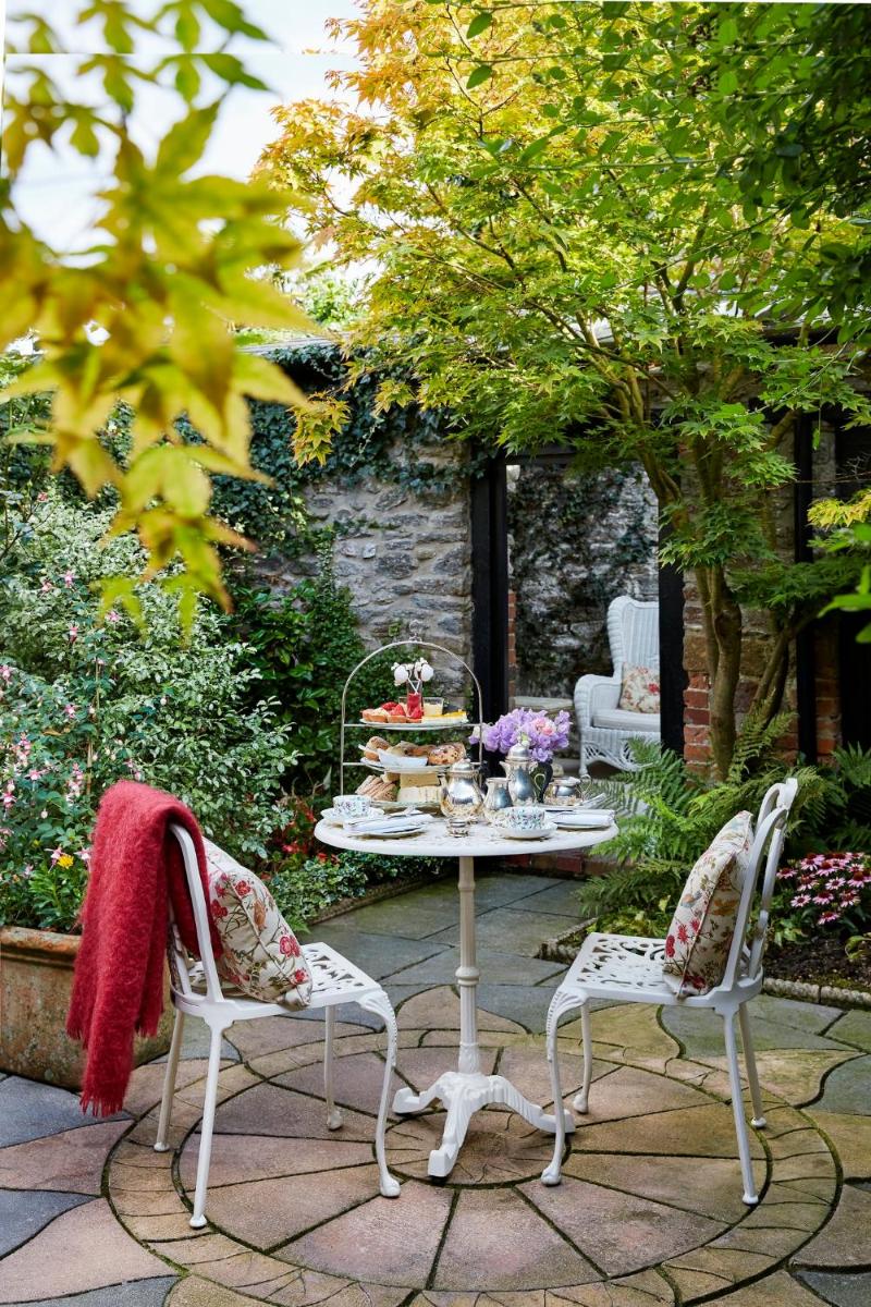 Summer Lodge Country House Hotel