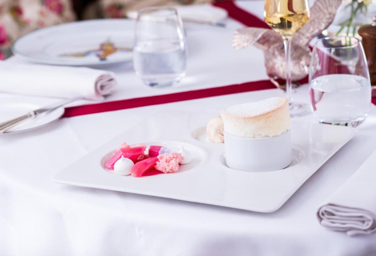 Summer Lodge Country House Hotel