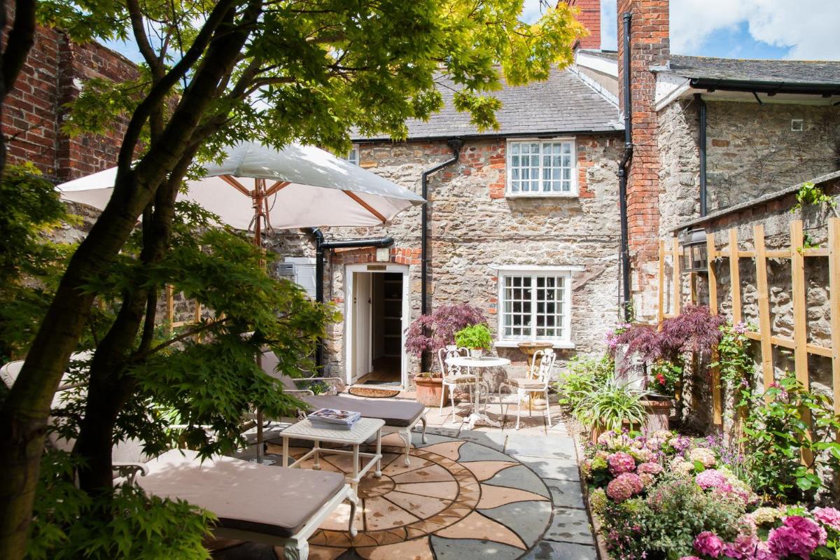 Summer Lodge Country House Hotel