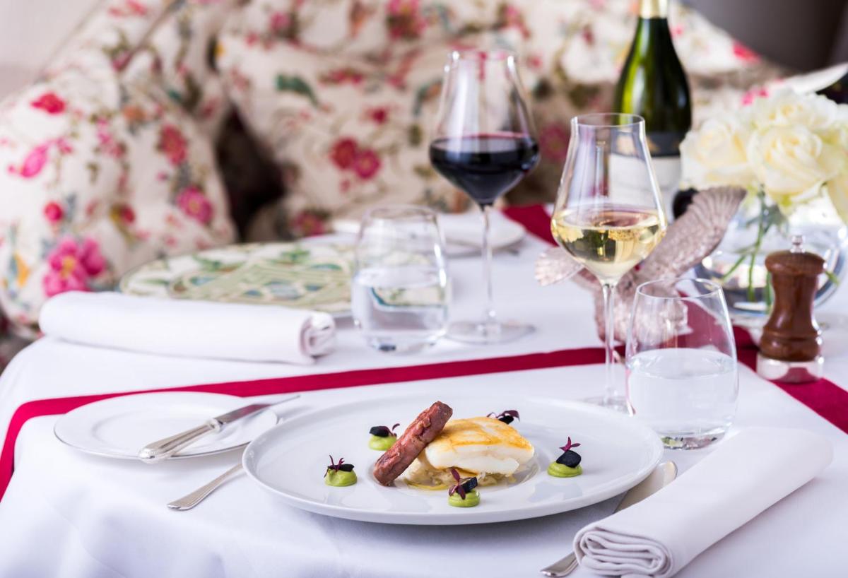 Summer Lodge Country House Hotel
