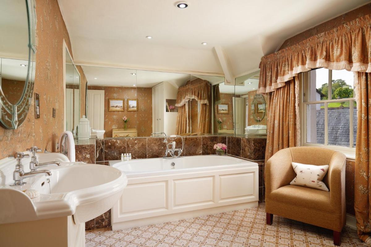 Summer Lodge Country House Hotel