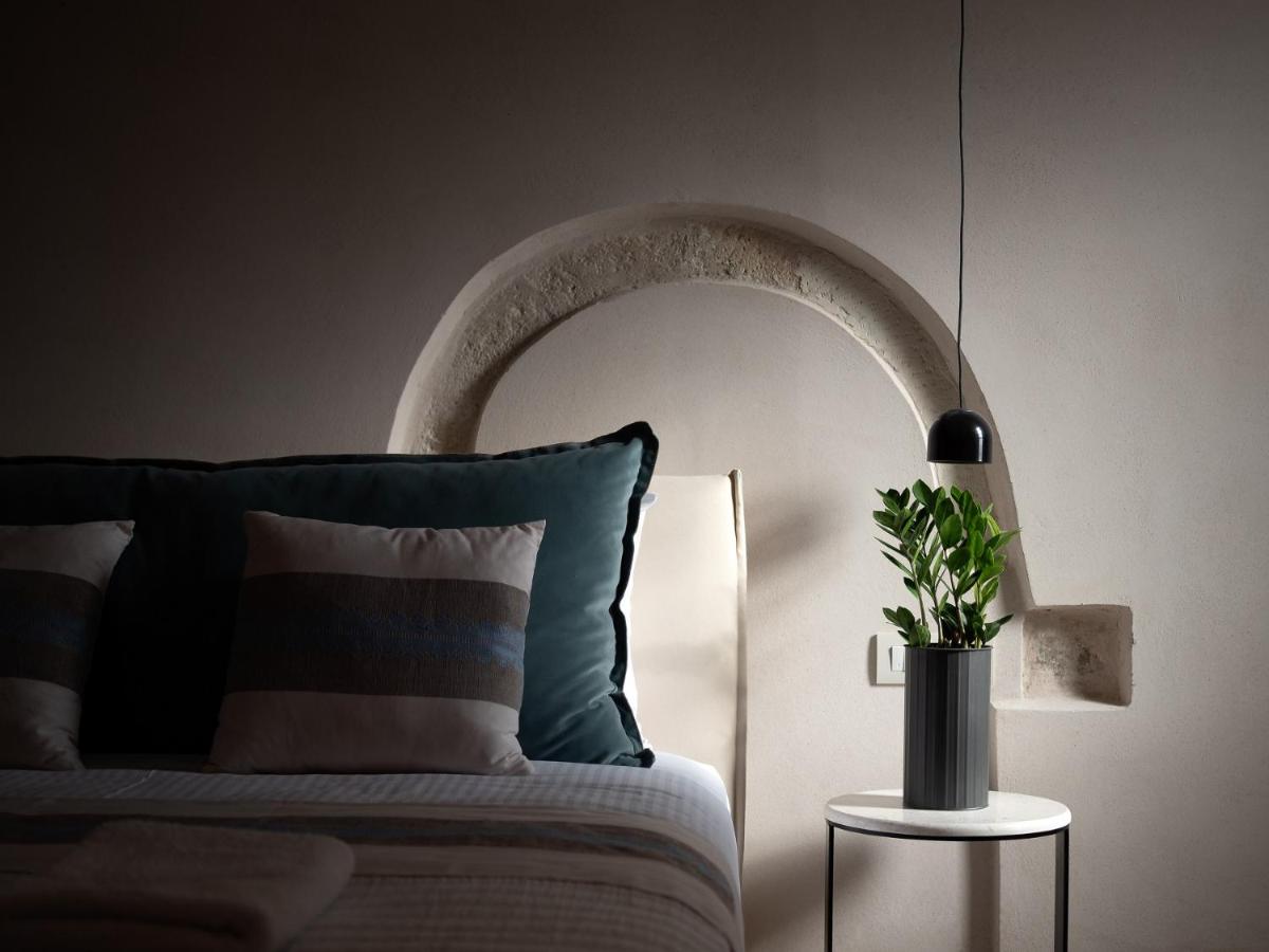 Sutor Chic Manor